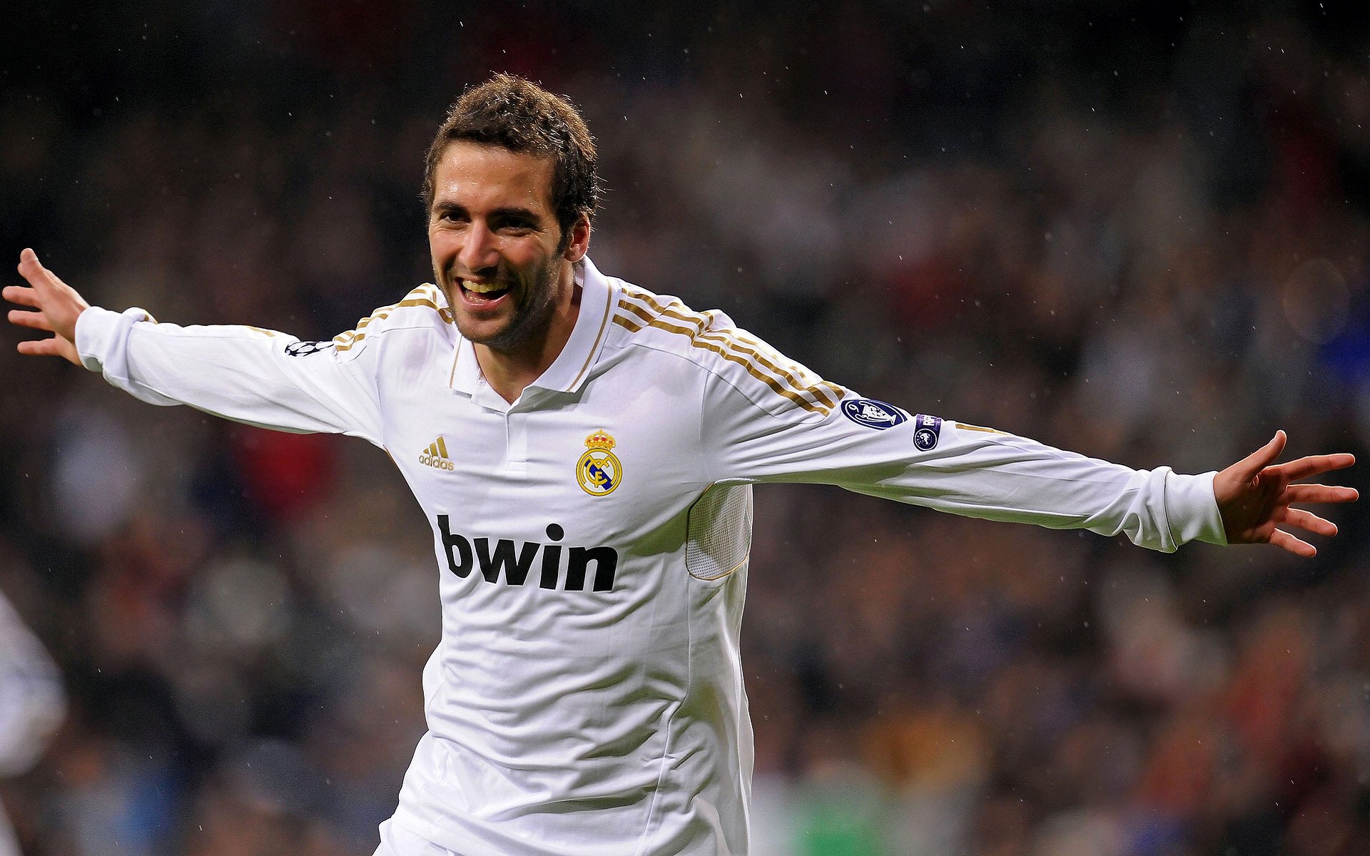 世界杯：C罗泪别世界杯 更衣室内久久不愿离场