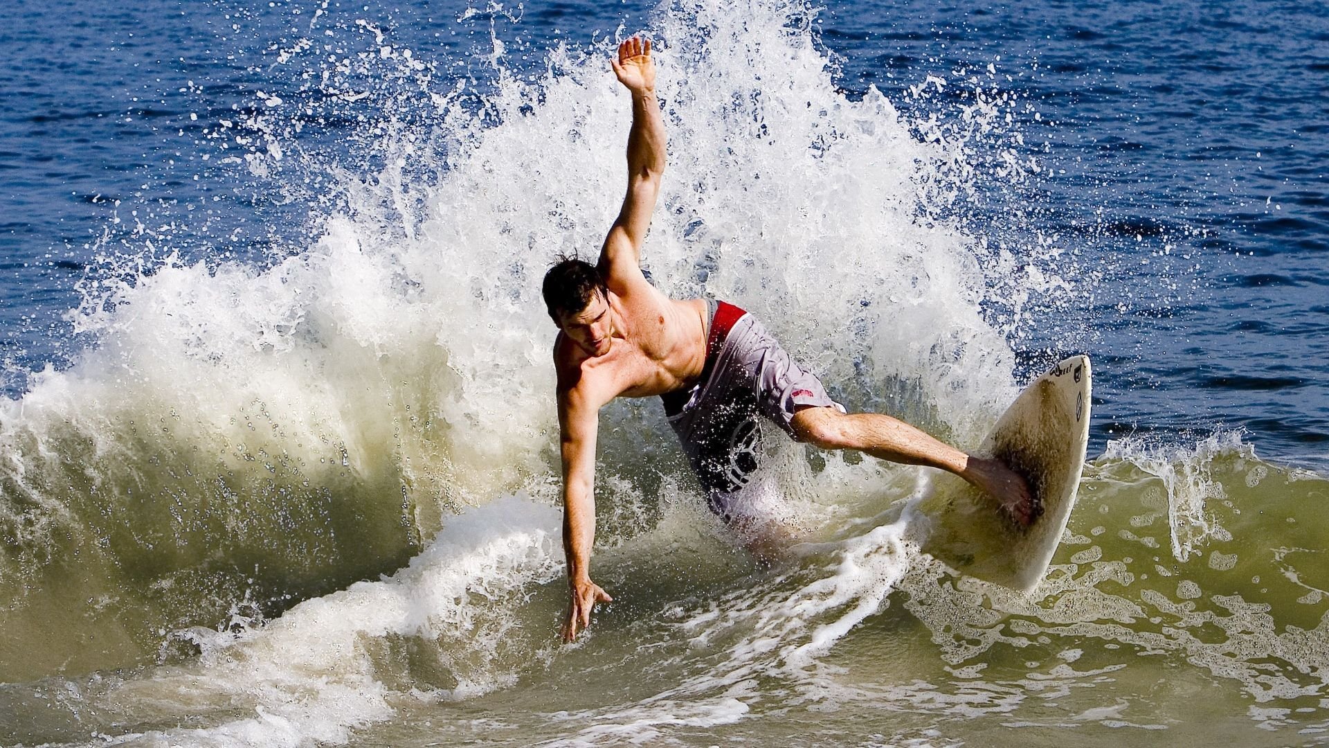 城市骑友会联合拉练日 不同车队汇合组成百人车龙