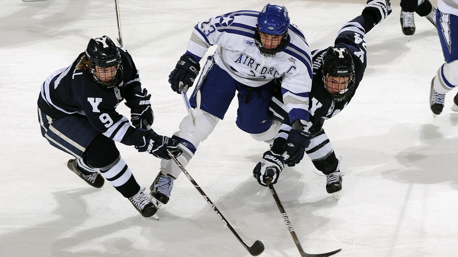 市民广场夜跑灯光秀同步首演 跑道边LED灯随脚步变色